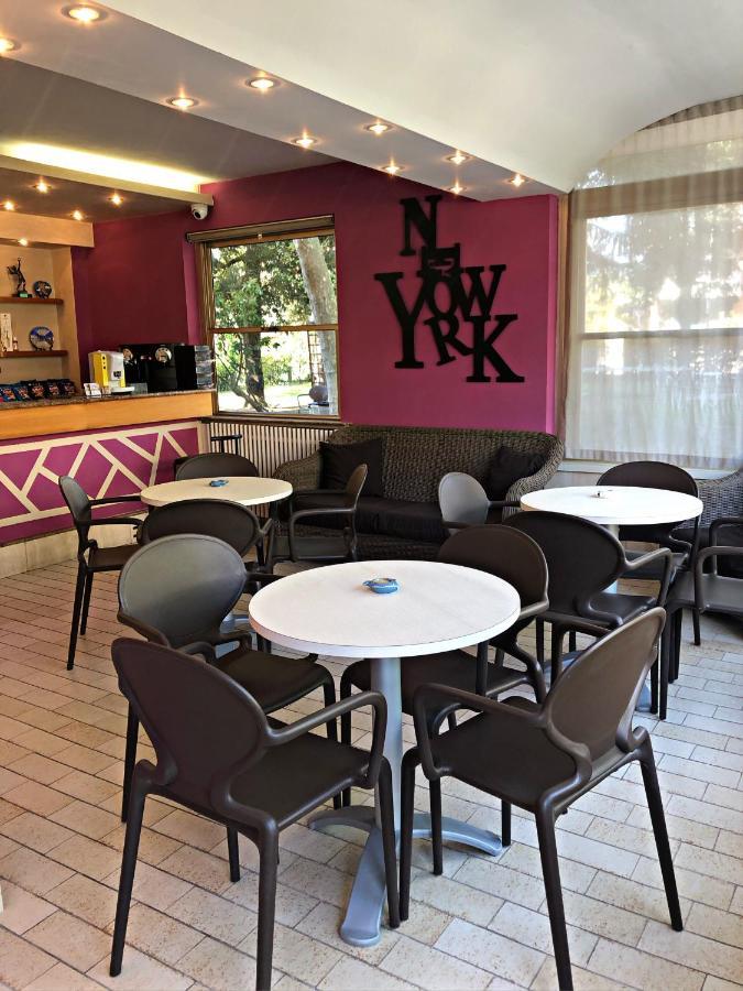 קרביה Hotel Del Falco מראה חיצוני תמונה